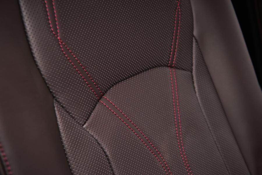 Детали интерьера Lexus RX450hL 2019 года  (NA) (фото 39 из 40)